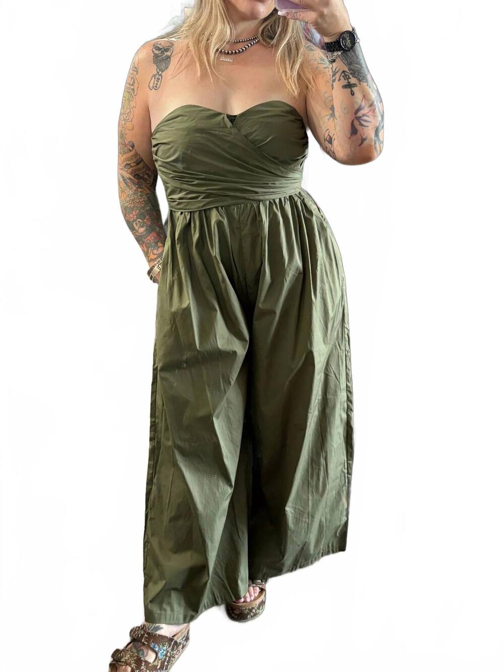 NEW LISTICLE wide-leg jumpsuit with removable straps and lining in olive
